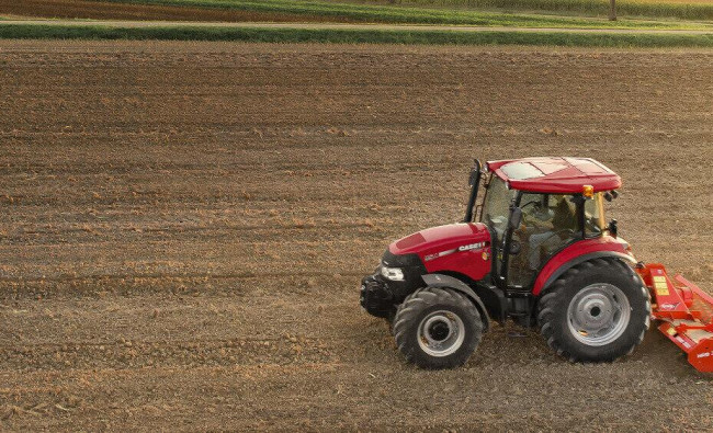 Traktorius Case IH Farmall A serijos (86-114 AG) arią žemę