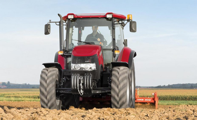 Traktorius Case IH Farmall A serijos (86-114 AG) aria laukus