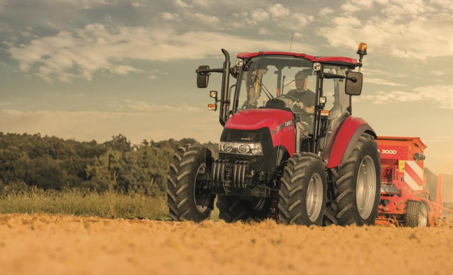 Traktorius Case IH Farmall C serijos yra valdomas ūkininko