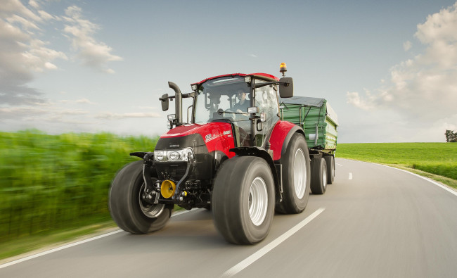 Traktorius Case IH Luxxum serijos pritaikytas žaliavų transportavimui