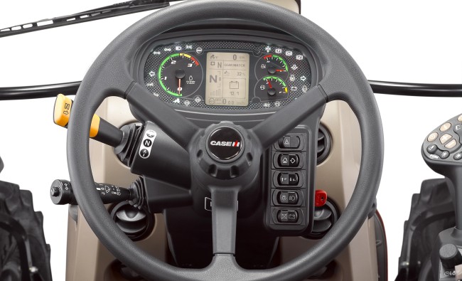 Traktorius Case IH Luxxum serijos vaizdas iš vairuotojo kėdės