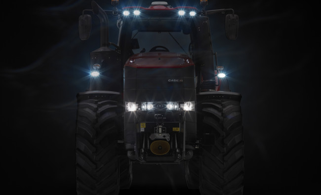 Traktorius Case IH Magnum AFS Connect™ CVXDrive serijos su įjungtais žibintais tamsiu paros metu