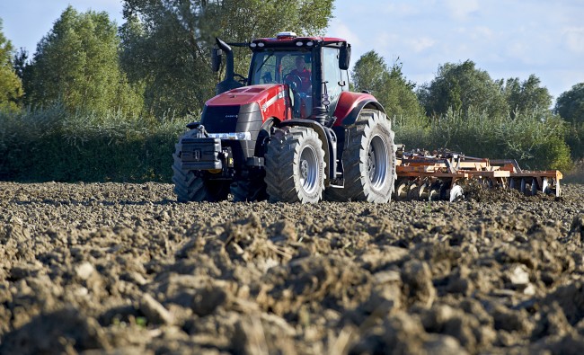 Traktorius Case IH Magnum AFS Connect™ CVXDrive serija 311 - 379 AG