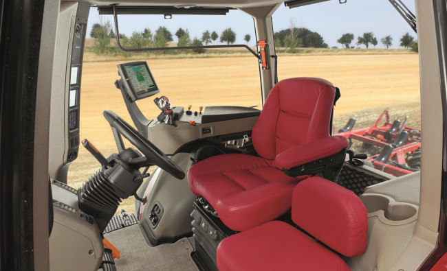 Traktorius Case IH Magnum AFS Connect™ CVXDrive serijos vairuotojo kabinos vaizdas