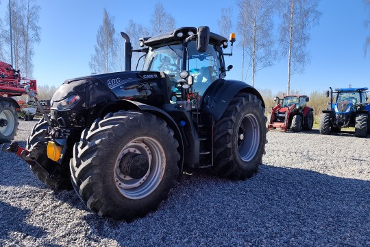 Case IH Optum 300 CVX Black edition