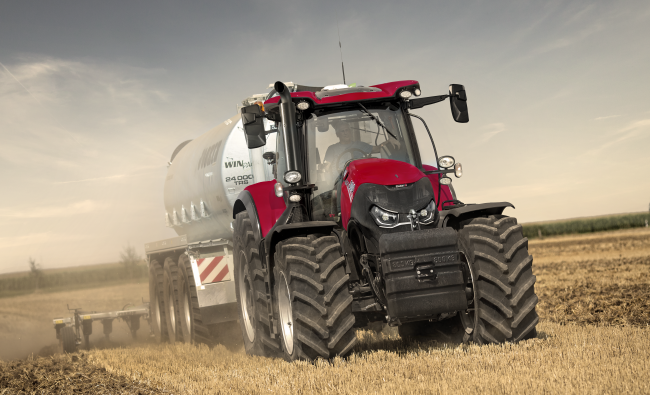 Traktorius Case IH Optum CVX serijos tręšia laukus