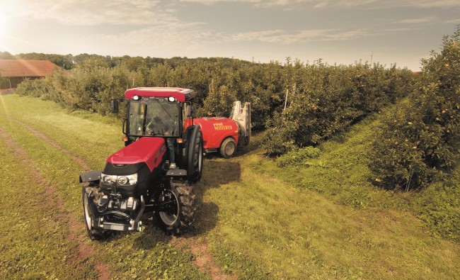Traktorius Case IH Quantum V/N/F/CL serija 75 - 107 AG su priekaba