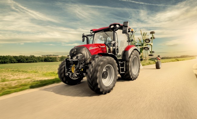 Traktorius Case IH Vestrum CVXDrive serijos 101 - 131 su priekaba