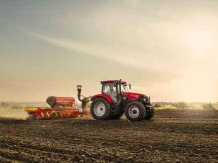 „Maxxum 150 CVX“ debiutas: kompaktiški šešių cilindrų traktoriai su belaipsne transmisija