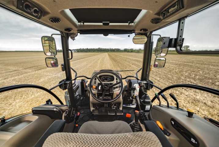 Traktorius Case IH Farmall A serija (90-110 AG)