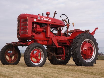 CASE IH švenčia FARMALL 100-metį