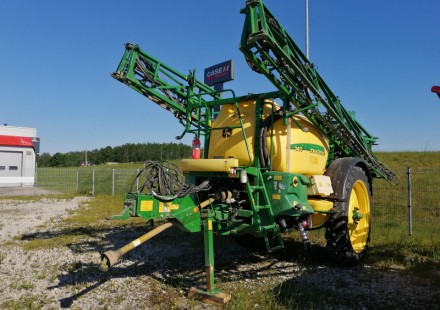 John Deere 740 naudotas prikabinamas purkštuvas John Deere 740 naudotas prikabinamas purkštuvas