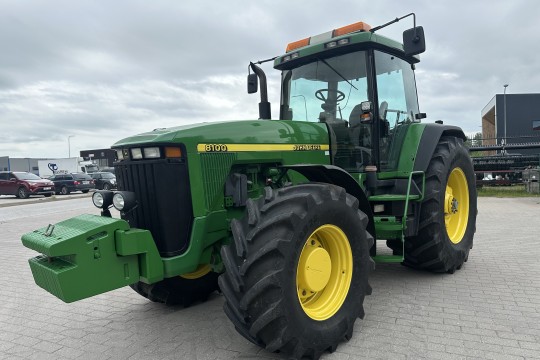 John Deere  8100