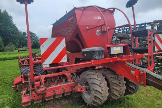 Naudota universali sėjamoji Kverneland U-Drill