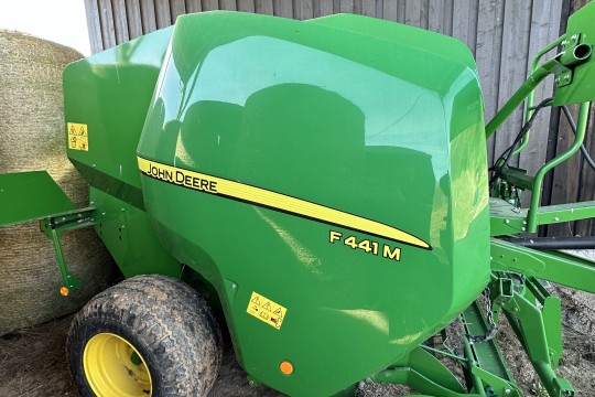 Naudotas John Deere F441 M presas Naudotas John Deere F441 M presas