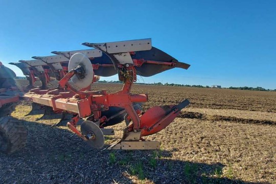 Naudotas Kuhn MULTI-MASTER 112 plūgas