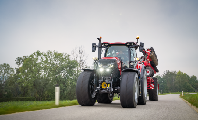 Traktorius Case IH Puma CVX serija 260 AG su priekaba