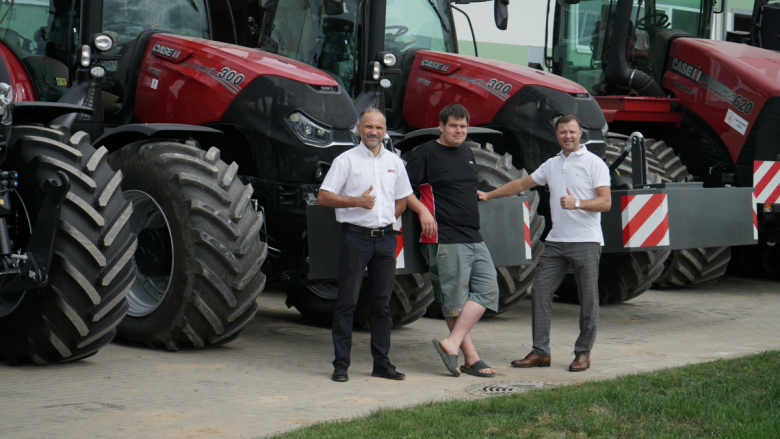 Užregistruoti septyni nauji galingi vikšriniai traktoriai Case IH Quadtrac