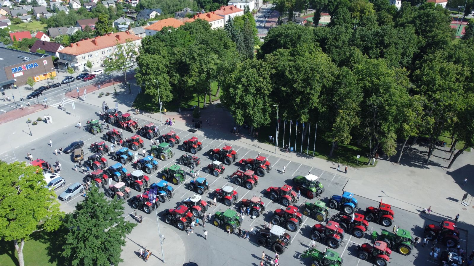 Kretingoje suorganizuotas masiškiausias traktorių paradas Lietuvoje